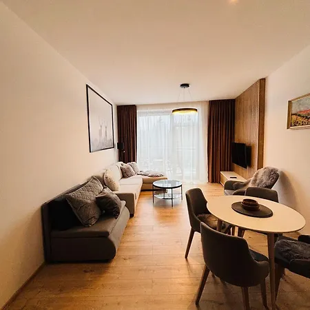 Relax In Evergreen Apartment *